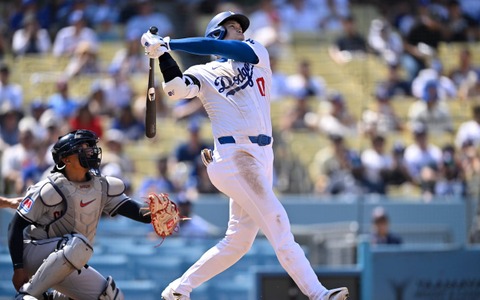 【MLB】大谷翔平の46号ポール際“スレスレ”弾道とグングン伸びる着弾点に驚愕 実際の映像と軌道グラフィック 画像