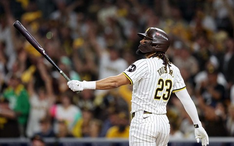 【MLB】パドレス、タティスJr.の“PS4号アーチ”で地区シリーズ突破へ王手 ドジャースは崖っぷち「祈りを捧げましょう」 画像