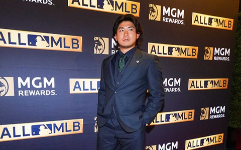 【MLB】今永昇太、表彰式で球団応援歌「Go Cubs Go」を熱唱 ムーキー・ベッツも思わず手拍子送る 「オールMLBチーム」に選出 画像