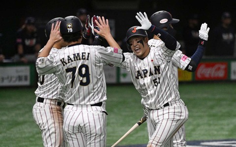 【プレミア12】侍ジャパン、小園海斗が決勝適時打と“2打席連発”で7打点　米国代表を撃破で6連勝 画像