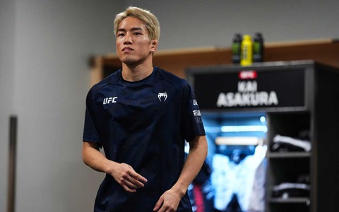 【UFC】朝倉海、“王者の風格”で兄・未来らと会場入り　日本人初の新王者を目指し大一番へ 画像