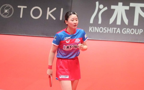 張本美和、前回敗戦の雪辱晴らす今季10勝目に「勝てて嬉しい」　対応能力光るも「困らないようにもっと力をつける」【Tリーグ】 画像