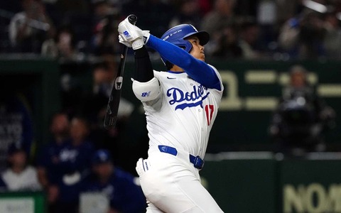 【MLB】大谷翔平の日本“最終打席”に「超常現象のような電気が走った」 東京ドーム大熱狂に米メディアも関心「多くがカメラや携帯を掲げた」 画像