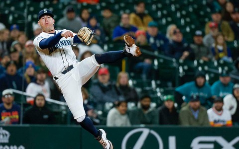 【MLB】これぞメジャー級、マリナーズGG賞内野手が見せた「超美技ゲッツー」 公式絶賛のスーパープレーが窮地を救うも…… 画像