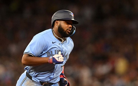 【MLB】“生涯契約”のゲレーロJr.は次なる不良債権候補? 元レッズGMが苦言「球団は大きなリスクを背負ってしまった」 画像