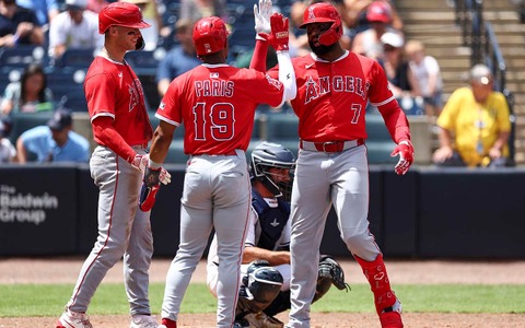 【MLB】エ軍が展開した歴史的HR攻勢 トラウトら3選手が2発、殊勲の26歳を指揮官も絶賛「自信を深めたのは本当に嬉しい」 画像