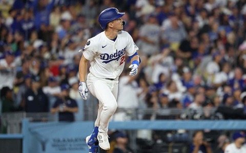 【MLB】「エドマンは万能型スターの最高峰」ドジャース支える“伏兵”を米紙称賛 ロバーツ監督も「幅広いスキルセットを持っている」と絶賛 画像