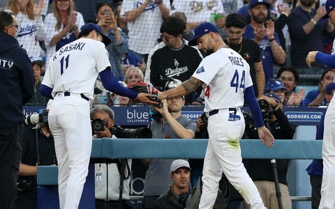 【MLB】佐々木朗希を救ったド軍中堅手のファインプレー「パヘスが窮地から救う」 満塁の大ピンチを助ける好守で右腕に応える 画像