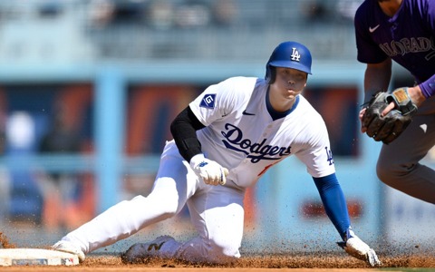 【MLB】大谷翔平が初回からドジャースをけん引 右安打&今季4個目盗塁成功でチャンスメイク 佐々木朗希は初勝利目指す 画像