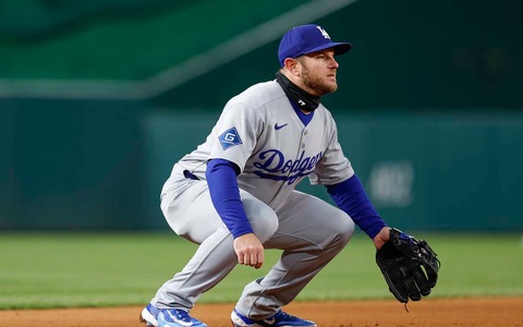 【MLB】フェアかファールか……ドジャース勝利を決めた“最後の打球”がとんでもない珍プレーだった 米記者苦笑「本当にクレイジーだよ」 画像