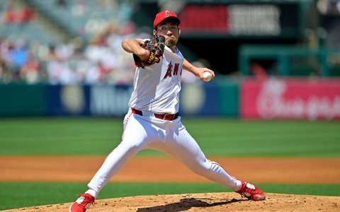 【MLB】「反射神経すごい」菊池雄星、“超絶”背面キャッチにエ軍公式Xが日本語ポスト「これはマジ神プレイ」 画像