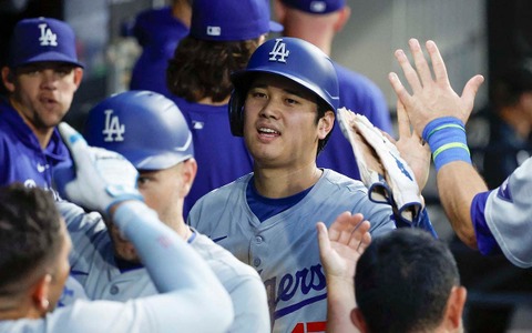 【MLB】父になった大谷翔平、米記者は打撃不振に懸念示すも……ベッツとテオスカーは「ショウヘイなら大丈夫」と太鼓判 画像