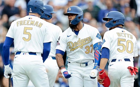 【MLB】ドジャースが首位通過、4月はNL西地区が大混戦に 4球団が勝ち越しも……一人負けロッキーズは早くも「借金20」 画像