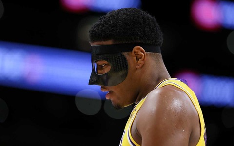 【NBA】レイカーズHC、今季を振り返り八村塁を絶賛 「1年間通して主役としてやり遂げてくれた」 プレーオフは1回戦で敗退 画像