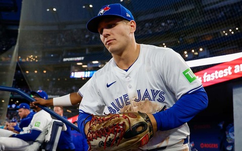 【MLB】「クレイジーだ」昨季“GG賞”中堅手が見せた前代未聞のスーパープレー? 大飛球を背走中に足がもつれて転倒、ところが…… 画像