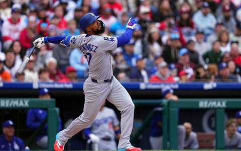 【MLB】ドジャース打線にまたも故障者……好調テオスカーが左太ももの張りで途中交代 「明日MRI検査を受ける」と米記者 画像