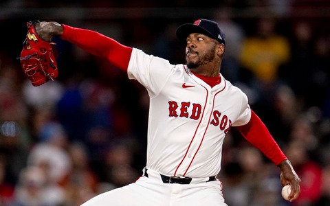 【MLB】“37歳”剛腕チャップマン、Rソックス球団記録更新の「167キロ」計測 爆速シンカーに公式驚愕「今季メジャー最速だ……」 画像