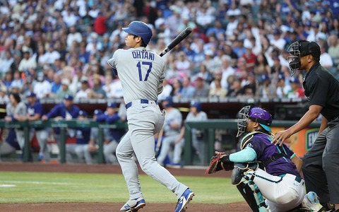 【MLB】大谷翔平、中堅フェンス直撃大飛球の“174キロ”二塁打でチャンスメーク フリーマンの犠飛で先制点 画像