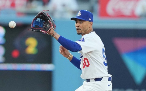 【MLB】遊撃手ベッツ、リーグ3位の守備指標で「目覚ましい進歩を遂げている」と地元紙　ロバーツ監督も評価「昨季のような変更はしない」 画像