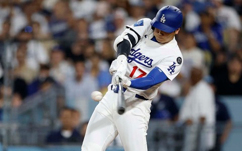 【MLB】大谷翔平、劣勢からジャッジの頭上超え“181キロ”高弾道22号アーチ 米記者驚愕の一発「球団記録タイの月間15本塁打」 画像