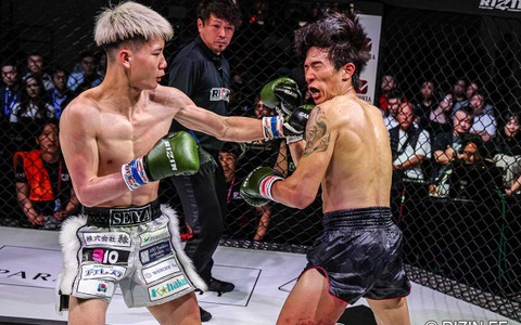 【RIZIN】“日韓対抗戦”の第1試合で、韓国キック界のプリンスの脚が“赤紫色”に……ローで攻めた井上聖矢がデビュー戦初白星! 画像