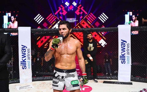 【UFC】ムサエフ、デビュー戦相手の“装い”にファン衝撃……「みたことある帽子かぶってるな」 相手はキルギス出身の27歳 画像