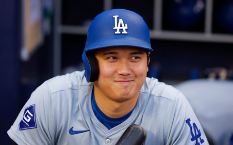 【MLB】「責める人はいない」大谷翔平、タグアウトでの“お昼寝”に米メディアが提言 ドジャース大勝の裏で見せた珍しい姿に「しっかり寝ましょう」 画像