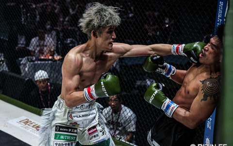 【RIZIN】900グラムの体重超過に“怒り”の上野空大、ムエタイ208勝のタイ選手からダウンを2度奪取し白星デビュー 画像