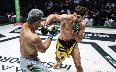 【RIZIN】平本蓮も称賛「驚異的に感じる武器はある」　ビクター・コレスニック、修斗世界王者を“左ボディ”一撃で沈めて9連勝 画像