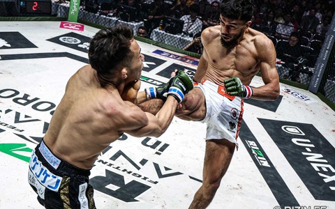 【RIZIN】「恐ろしい蹴りが喉に……」ノジモフ、“前蹴り一閃”ノックアウト勝ちに会場どよめき　新居すぐるが失神「まったく見えてなかった」 画像