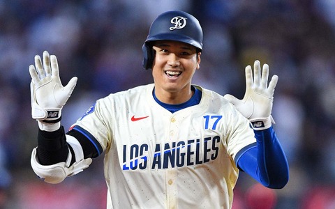 【MLB】大谷翔平、豪快24号直後に飛び出した“珍プレー” スミスの犠飛で全力疾走→転倒、思わず笑顔も献身走塁 画像