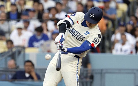 【MLB】大谷翔平、24号先頭打者アーチに“マニア”は「当然のこと」 本拠地騒然の178キロ弾、公式記者は史上2位記録に注目 画像