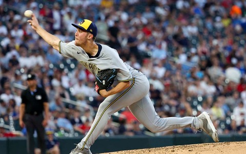 【MLB】ブルワーズ怪物ルーキー、驚愕の“154キロスライダー”で打者転倒　米記者絶賛のデビュー2戦11回無安打投球「信じられない」 画像