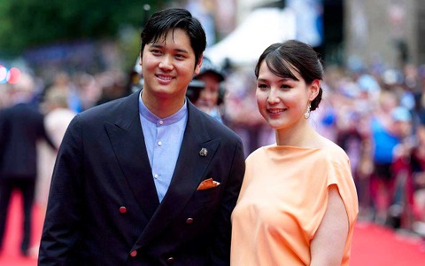 【MLB】「主役の座を奪った」真美子夫人のコーディネートに称賛止まず……夏らしいドレスで魅了　「完璧な装い」と米メディア 画像