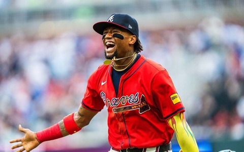 【MLB】「冗談だろ」アクーニャJr.の“大遠投補殺”に実況驚愕、右翼最深部から三塁へダイレクト返球　今季はメジャー最速169キロの強肩 画像