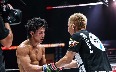 【超RIZIN.4】ヒロヤ、“激しい打撃戦”で会場沸かすも敗北……元谷友貴は「すごくいい選手」と絶賛、フライ級GP制覇を誓う「ヒロヤくんの分も背負って優勝する」 画像