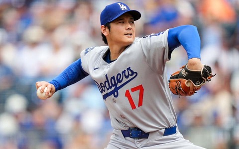 【MLB】大谷翔平、突如の乱調で4回途中降板……2連続暴投でトレーナーが出るも「予防措置として降板したようだ」 画像