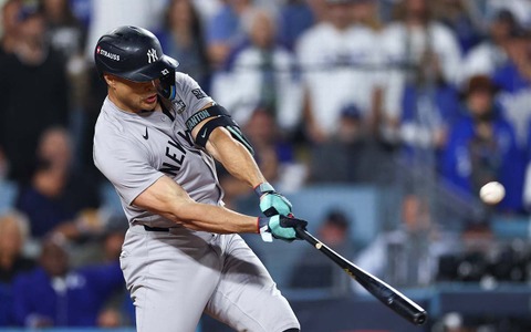 【MLB】怪力スタントン、角度17度の“超低弾道”185キロアーチに米驚愕　中堅バックスクリーンへ4.3秒で着弾「ミサイルを撃ち込んだ」 画像