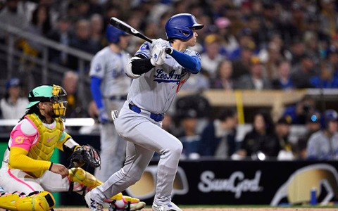 【MLB】大谷翔平、劣勢の最終回に“フェンス際大飛球”も……わずかにスタンド届かず　ダルビッシュ有が6回1失点で3勝目 画像