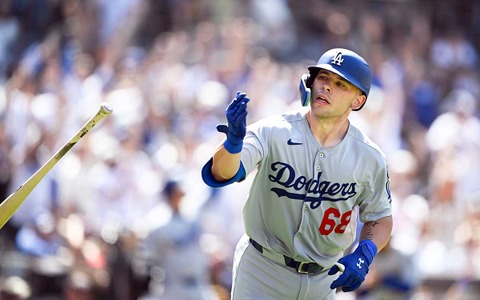 【MLB】「ショウヘイと試合中ずっと……」決勝3ランを放ったド軍の24歳ルーキーに期待の声 指揮官は今後を展望「あの瞬間の自信を土台に」 画像