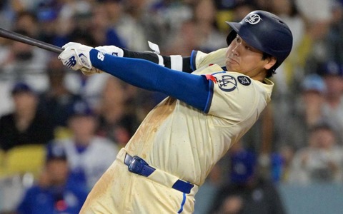 【MLB】「オオタニの本塁打が……」大谷翔平、“53号173キロ弾”直後のバットフリップに注目　連日の豪快一打に公式驚愕 画像