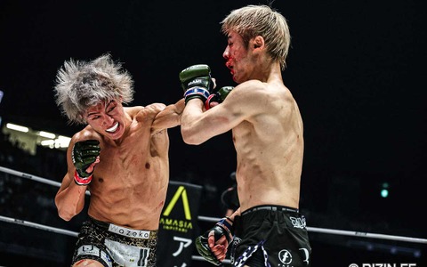 【RIZIN.51】冨澤大智、“絶体絶命”のピンチ→激しい打撃戦で平本丈に大逆転勝ち　大歓声のなか、篠塚辰樹に再戦要求 画像