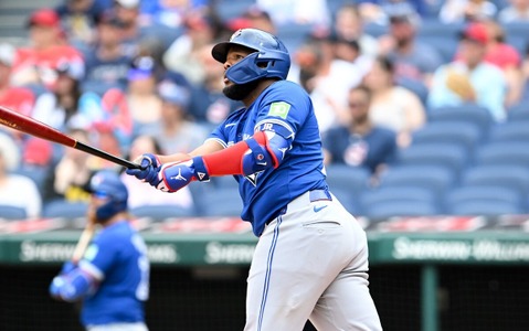 【MLB】ゲレーロJr.がシャンパンファイトで「ザ・ヤンキースルーズ！」　盛大な煽りに中継のジーターとAロッド苦笑い、オルティス大爆笑 画像