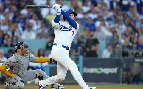 【MLB】大谷翔平、自身を援護の“187キロ”二刀流アーチ　米記者絶賛の一発「史上初の投手による先頭打者弾だ」 画像