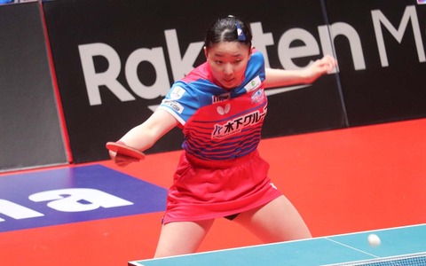 張本美和 がフルゲームの激闘制しKA神奈川を首位に導く　アジア選手権帰りも連勝の17歳エースは「Tリーグは楽しい」 画像