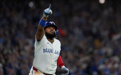 【MLB】WS進出へ逆王手をかけたブルージェイズ……PS6本塁打の主砲ゲレーロJr.は運命の第7戦に向けて「何かすごいことが起きる」 画像