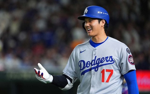 【MLB】大谷翔平、第1戦へ向けて敵地でフリー打撃　ワールドシリーズのロゴへ豪快アーチ「ズドン」 画像