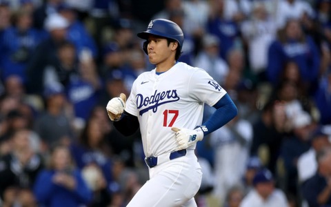 【MLB】敬遠、敬遠、また敬遠……大谷翔平「PS1試合7出塁」で新たなメジャー記録　“4安打爆発”に指揮官の警戒MAX 画像