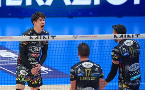 石川祐希、“要所で得点”挙げフルセットの激闘制す　開幕2連勝のペルージャ公式も称賛「イシカワが粘り強く攻めた」 画像