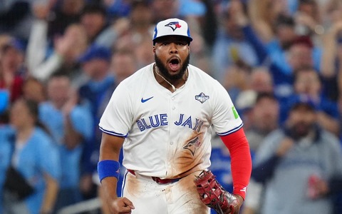 【MLB】ド軍の反撃阻んだブルージェイズの“美技2連発”　ゲレーロJr.が会心ガッツポーズ、シャーザーが満塁ピンチも1点に凌ぐ 画像